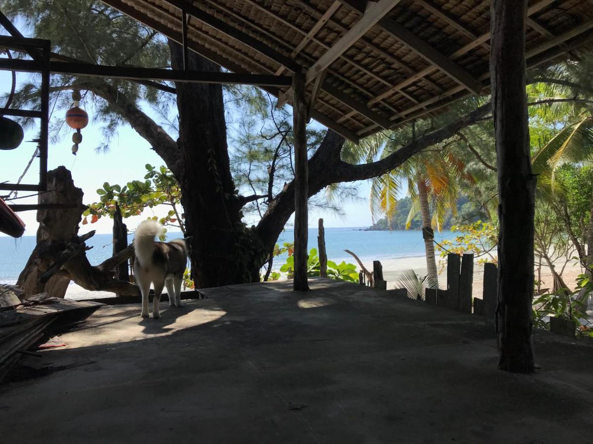 Rasta Baby Bar & Bungalows - Suitable For Young Travelers Koh Phayam Exterior photo