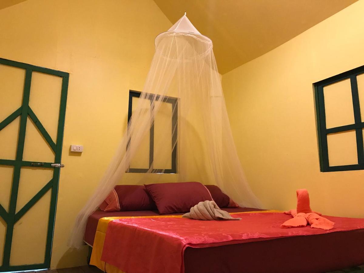 Rasta Baby Bar & Bungalows - Suitable For Young Travelers Koh Phayam Exterior photo