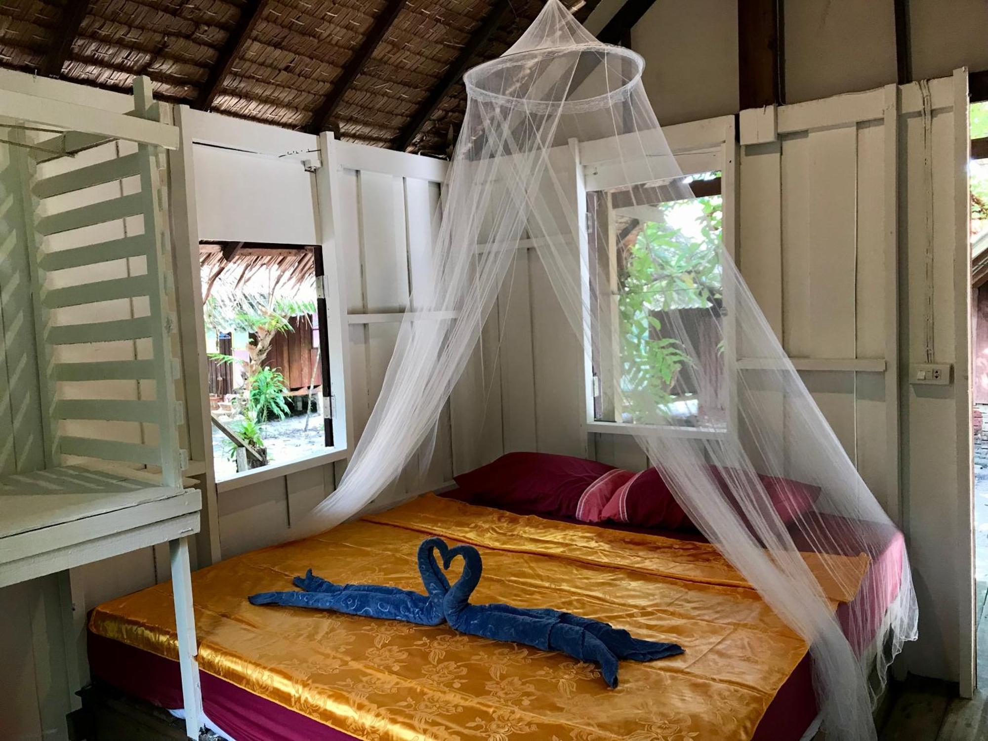 Rasta Baby Bar & Bungalows - Suitable For Young Travelers Koh Phayam Exterior photo